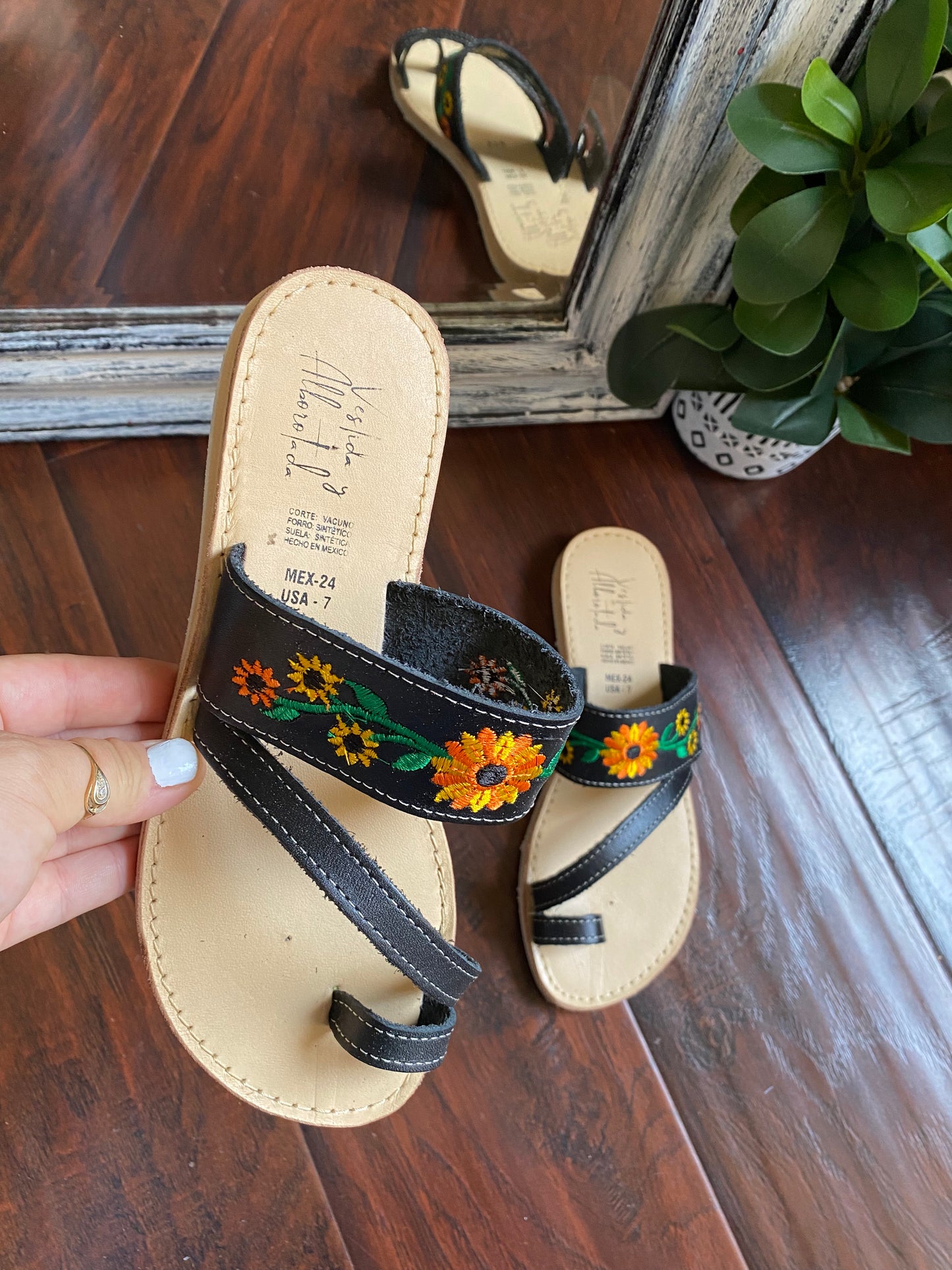 Ximena Sandal