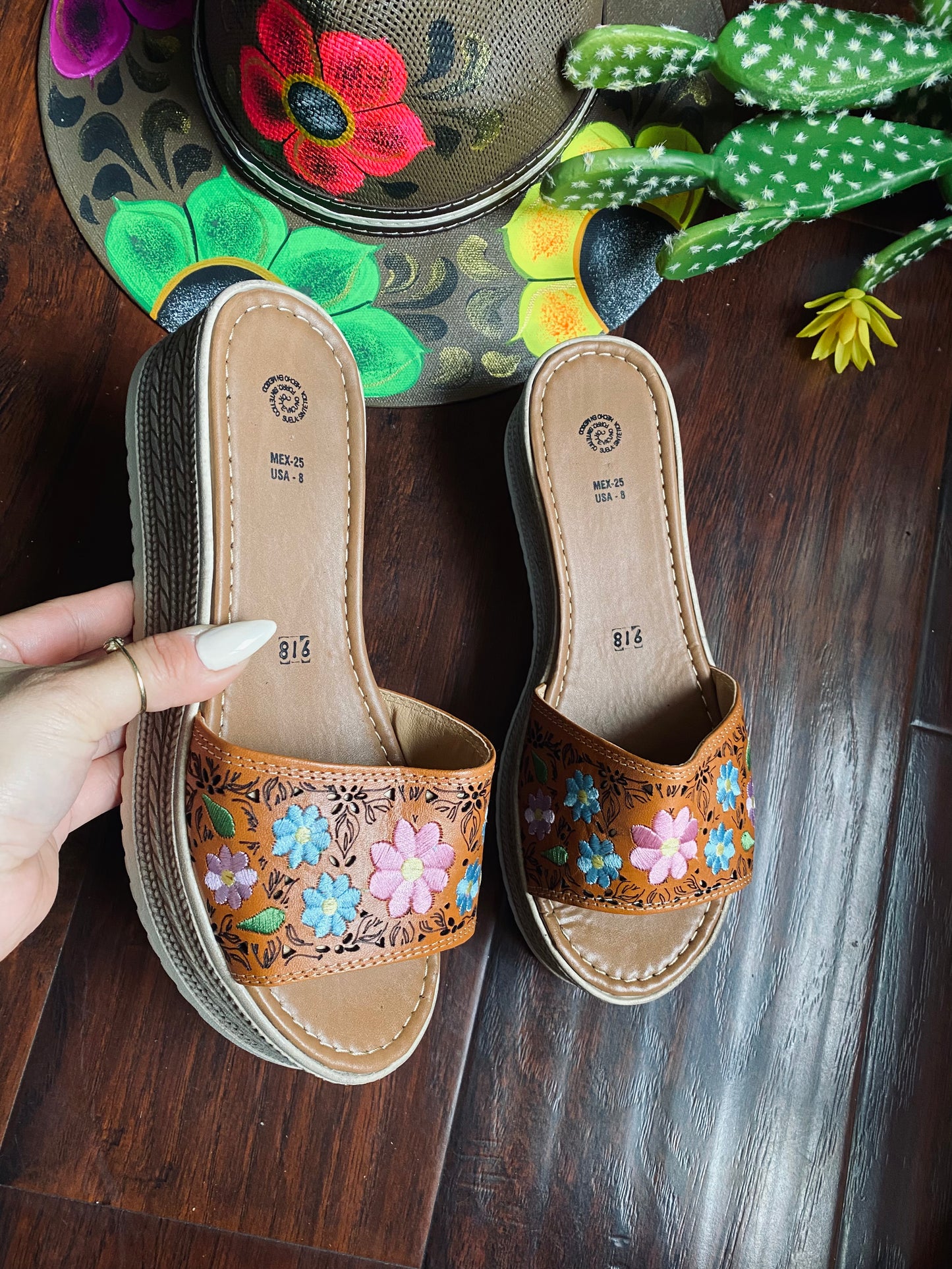 Itatis Tan Sandal
