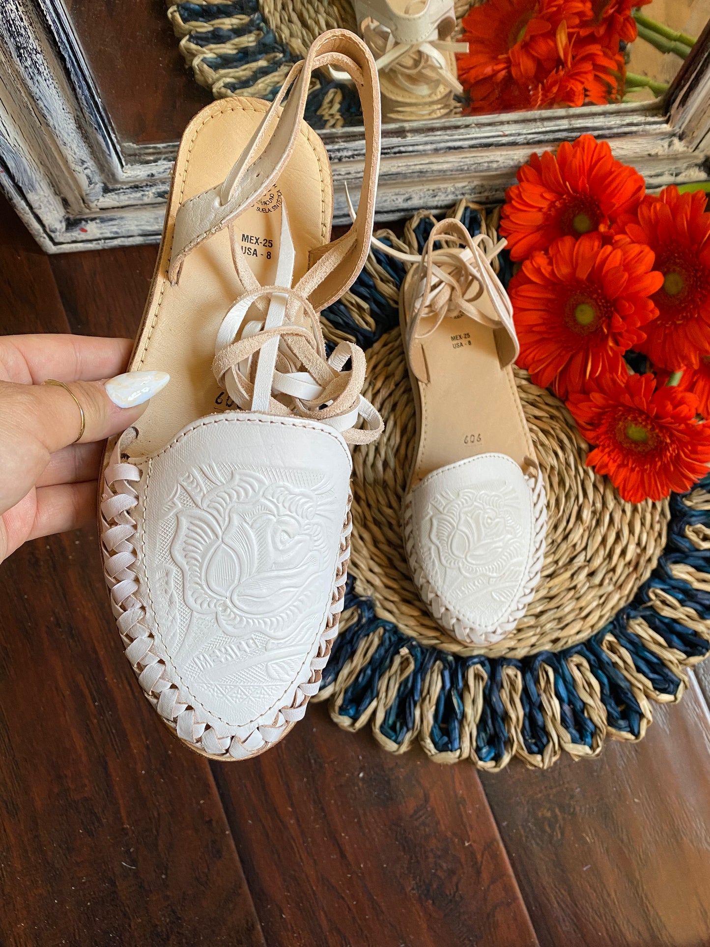Perla Lace up White