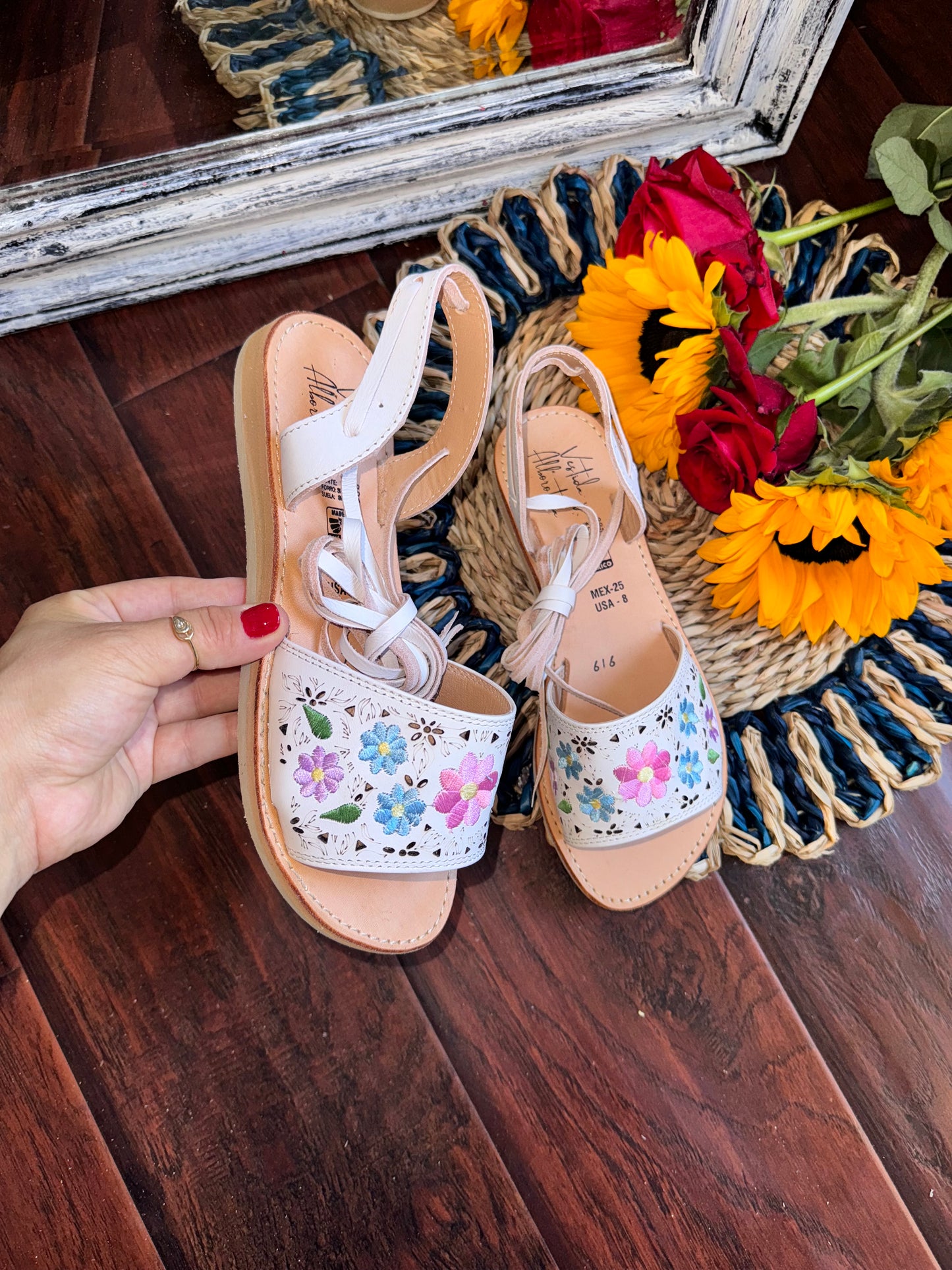 Amanda lace up