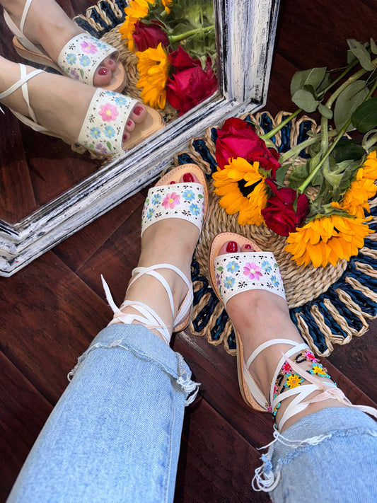 Amanda lace up
