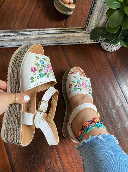 Eiza Buckle White