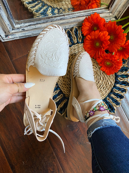 Perla  Lace up White